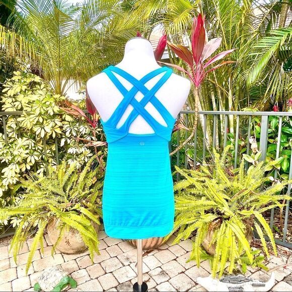 Athleta Stride Crunch and Punch Bra Tank (Blue) - Picture 6 of 11